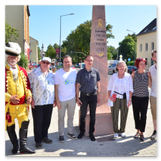 v.l.: Graf Georg Carl von Haugwitz, Hans-Jörg Moldenhauer, Tobias Meier, Steinmetz Hirsch, Susanne Ullrich, Tina und Jan Ullrich