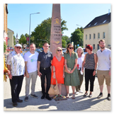 v.l.: Graf Georg Carl von Haugwitz, Hans-Jörg Moldenhauer, Tobias Meier, Steinmetz Hirsch, Christiane Mosnier, Corinne Bringer, Susanne Ullrich, Tina und Jan Ullrich
